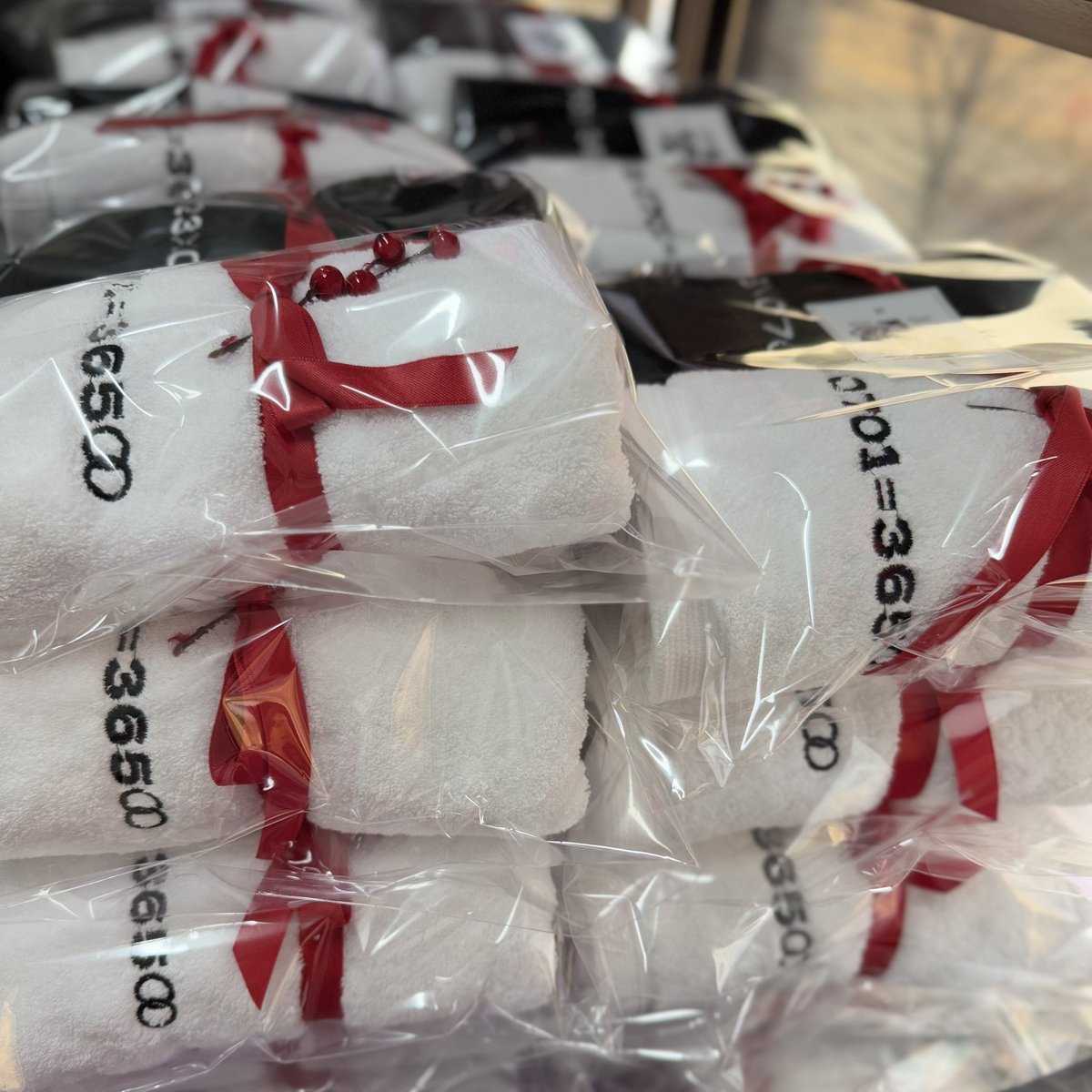 GUKAHN SEASON'S GREETINGS 2025 
[1023 × 0701 = 365∞]

TOWEL &amp; ECO BAG 포장완료!
배송은 월요일부터 시작될 예정입니다. 
조금만 기다려주세요🖤🤍

#국안 #gukahn #∞