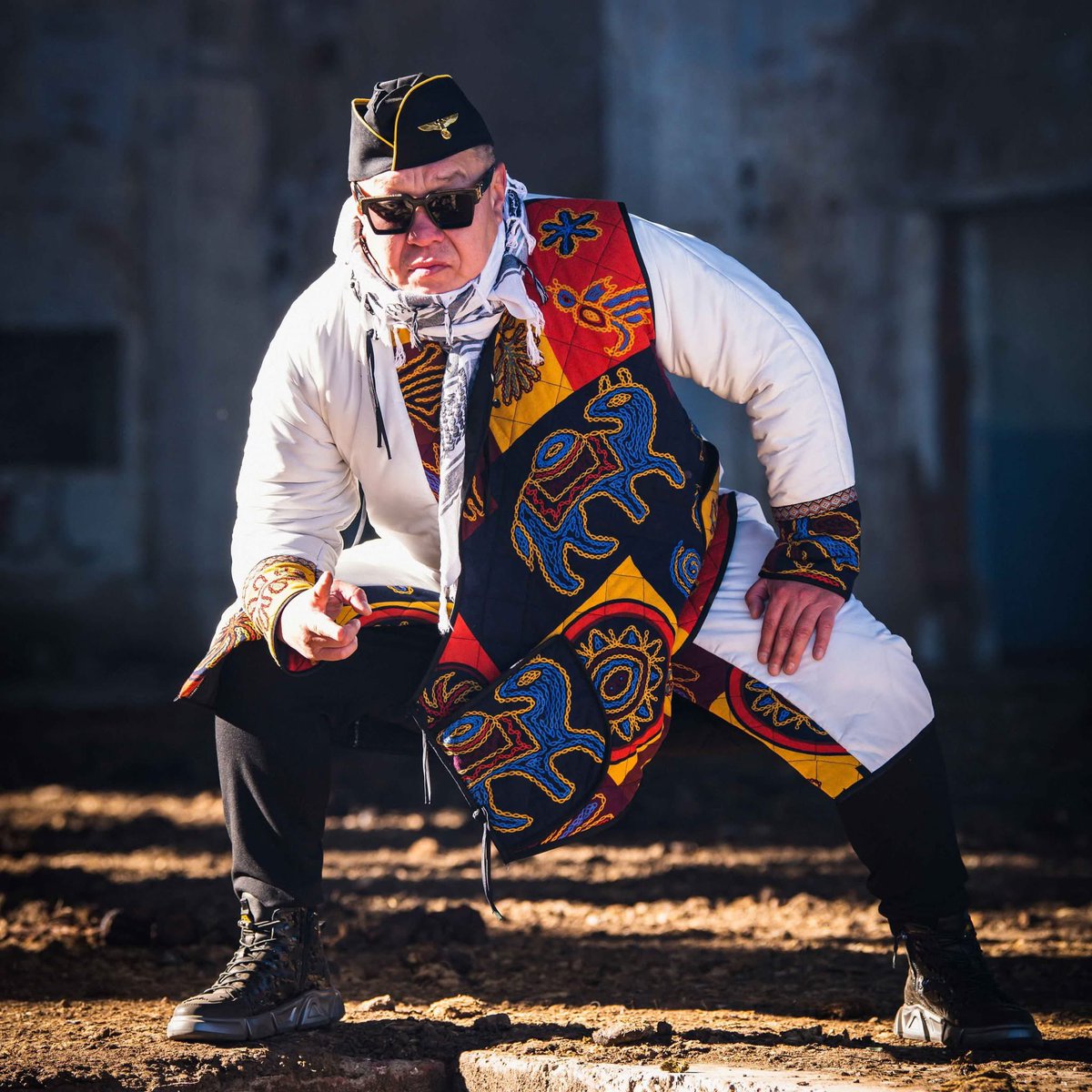 33-н жилийн ойн тоглолтоо хийсэн, домогт ХАР ТАС хамтлагийн ахлагч МАРКА ахаа !!! 

Манай хамт олон бараг 4-н сарын хугацаанд танай тоглолтын маркетингийн ажлыг хийж , байдаг бүх сэтгэл зүрхээ зориулан ажилсан. Дундаас нь хаяж яваад яахав дээ гэсэн сайхан сэтгэлээр хэдэн сар