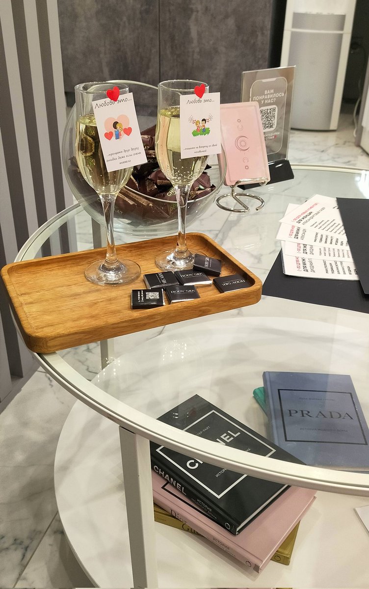 Good morning later! 
Happy Valentine's Day 🧡🩵