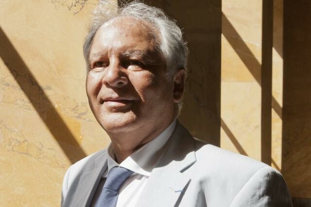 Le journaliste sportif et homme politique Avi Assouly, voix emblématique des matches de l'Olympique de Marseille sur France Bleu Provence, est mort dans son sommeil dans la nuit de jeudi à vendredi. Il avait 74 ans. l.lequipe.fr/gzX