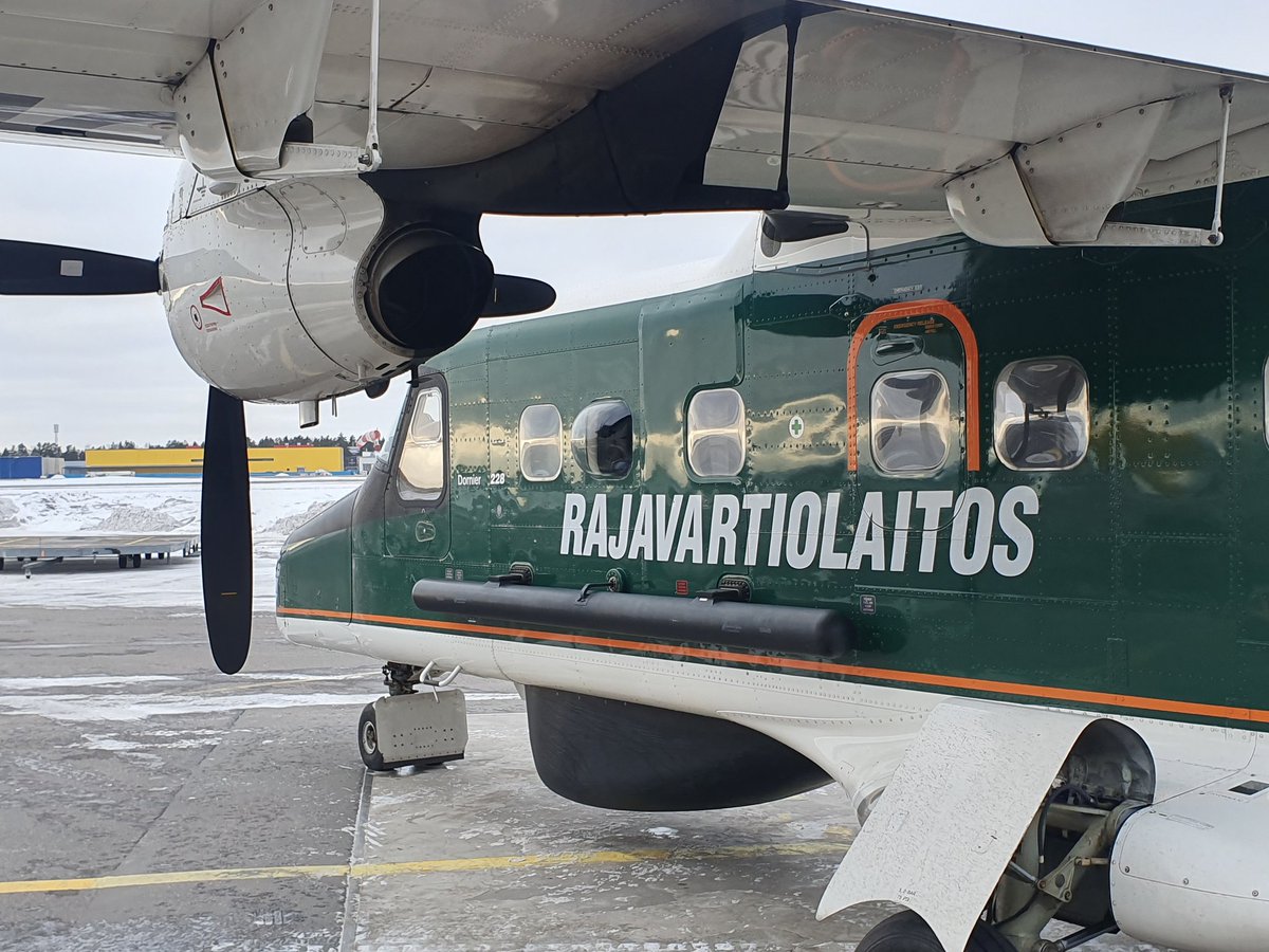 MikkoJSimola's tweet photo. Vaativaa #Suomenlahti -toimintaympäristöä on syytä valvoa myös ilma-aluksilla. @Merivartiosto'n ja @rajaheko'n suorituskykyjen tehokas yhteensovitettu käyttö tuo tuloksia. Kiitos #VLLV:n Dornierin #ammattitaito'iselle miehistölle valvontalennosta. #rannikkovartiostotoiminnot ✈🚢 https://t.co/pgckzwqrIU