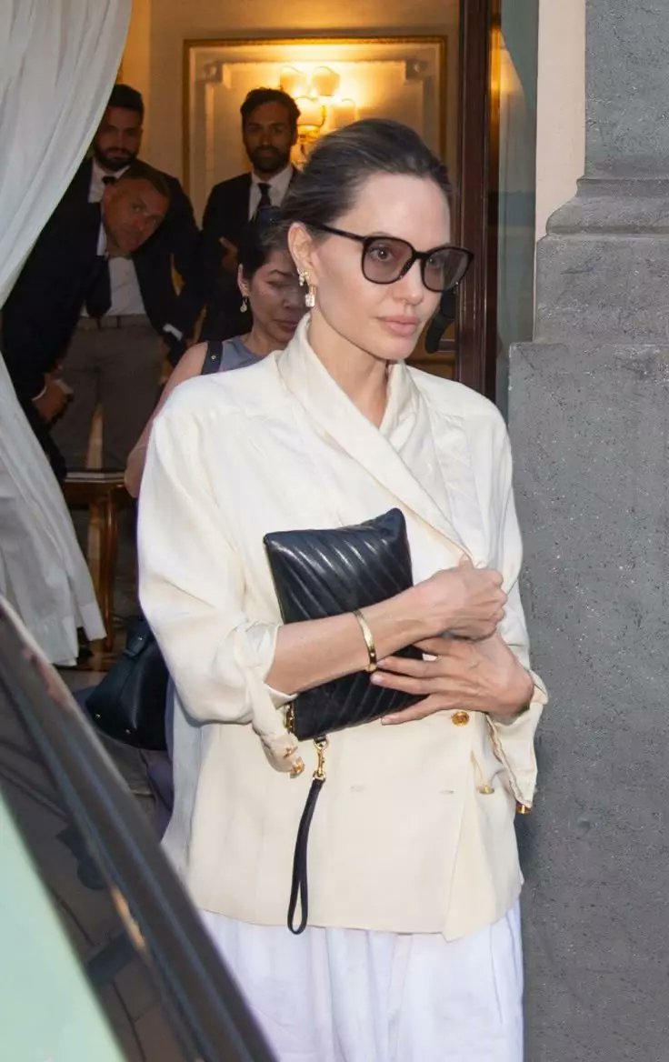 Angelina Jolie (@angelinajole87) on Twitter photo 