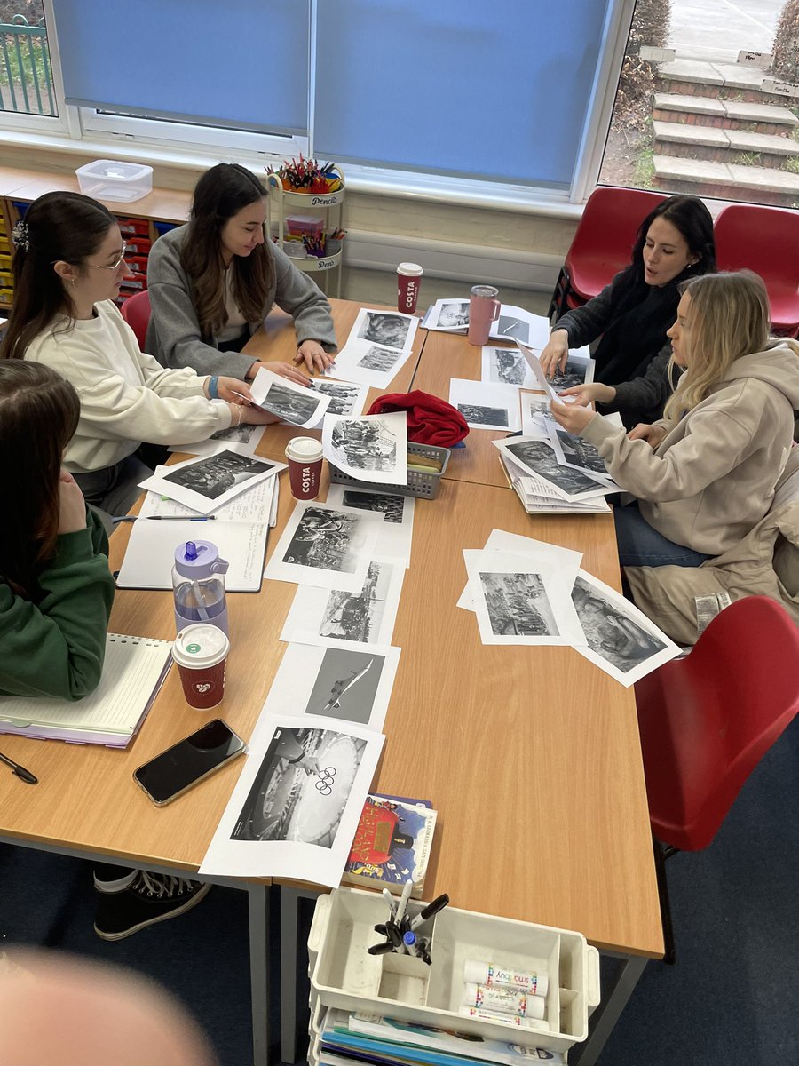 Leaf Trust (@trust_leaf) on Twitter photo Distinctly Primary - session 2 of the year has begun <a href="/tyningsschool/">The Tynings School</a> Practical, hands-on sessions for teachers in art, history and PE. Distinctly Primary - session 2 of the year has begun <a href="/tyningsschool/">The Tynings School</a> Practical, hands-on sessions for teachers in art, history and PE.
