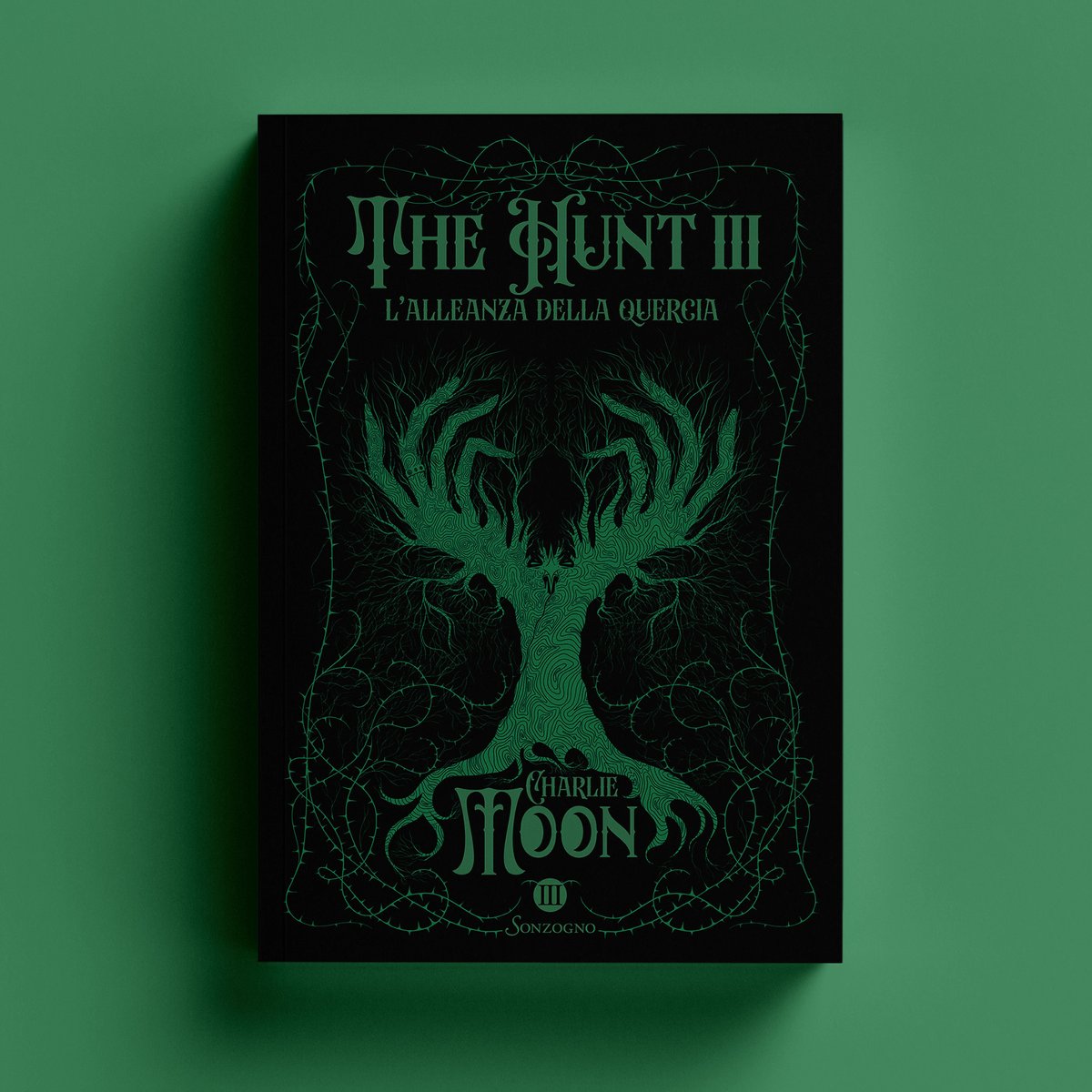 L’ultimo capitolo della trilogia di Charlie Moon è da oggi in libreria 🌖 👇

📖 The Hunt III - L’Alleanza della Quercia
✍️  Charlie Moon

🔗 bit.ly/The_Hunt_III_A…

#CharlieMoon #TheHuntIII #TheHunt #fantasy #urbanfantasy #Sonzogno