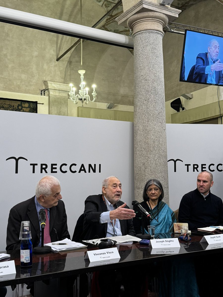 Comincia il convegno su sistemi fiscali e disuguaglianza. <a href="/JosephEStiglitz/">Joseph E. Stiglitz</a> ricorda come le tasse siano alla base della democrazia e della civiltà e come la flat tax non abbia MAI funzionato.