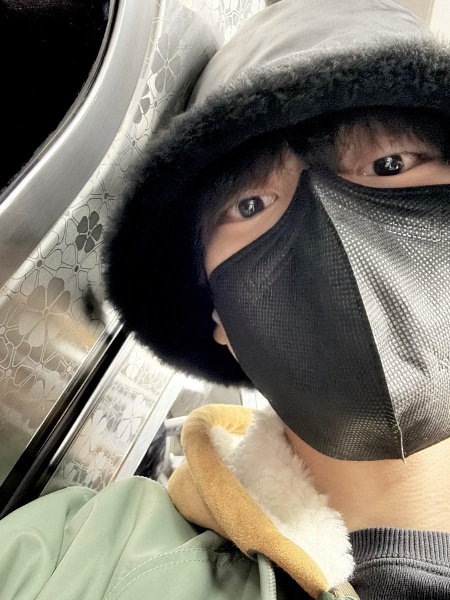 hanabi7865's tweet photo. 140225 chanyeol bubble 💭
🍒: "Di mana aku ~~?"

"📷"

"Aku turun dari Stasiun Gayang dan pergi ke tempat latihan"

"Sampai jumpa besok semuanya, sampai jumpa ~~~"

"Btw, aku naik express hell train"

"Makanlah yang lezat untuk makan malam~~"

#chanyeolbubble #CHANYEOL #찬열버블 https://t.co/6hlUx1dIPc