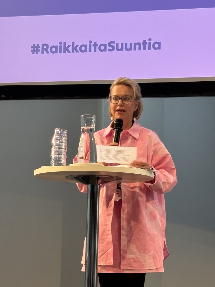 Kiitos #RaikkaitaSuuntia-seminaarin puhujille ja osallistujille! <a href="/MSillanpaan_sr/">MiinaSillanpääSäätiö</a> osuudessa puhuttiin osallisuuden merkityksestä yhteiskunnalle ja yksilölle sekä sukupolvien välistä yhteistyötä ja sukupolvisolidaarisuuden tärkeydestä. Näitä teemoja pidämme yllä, seuraa uutisiamme!