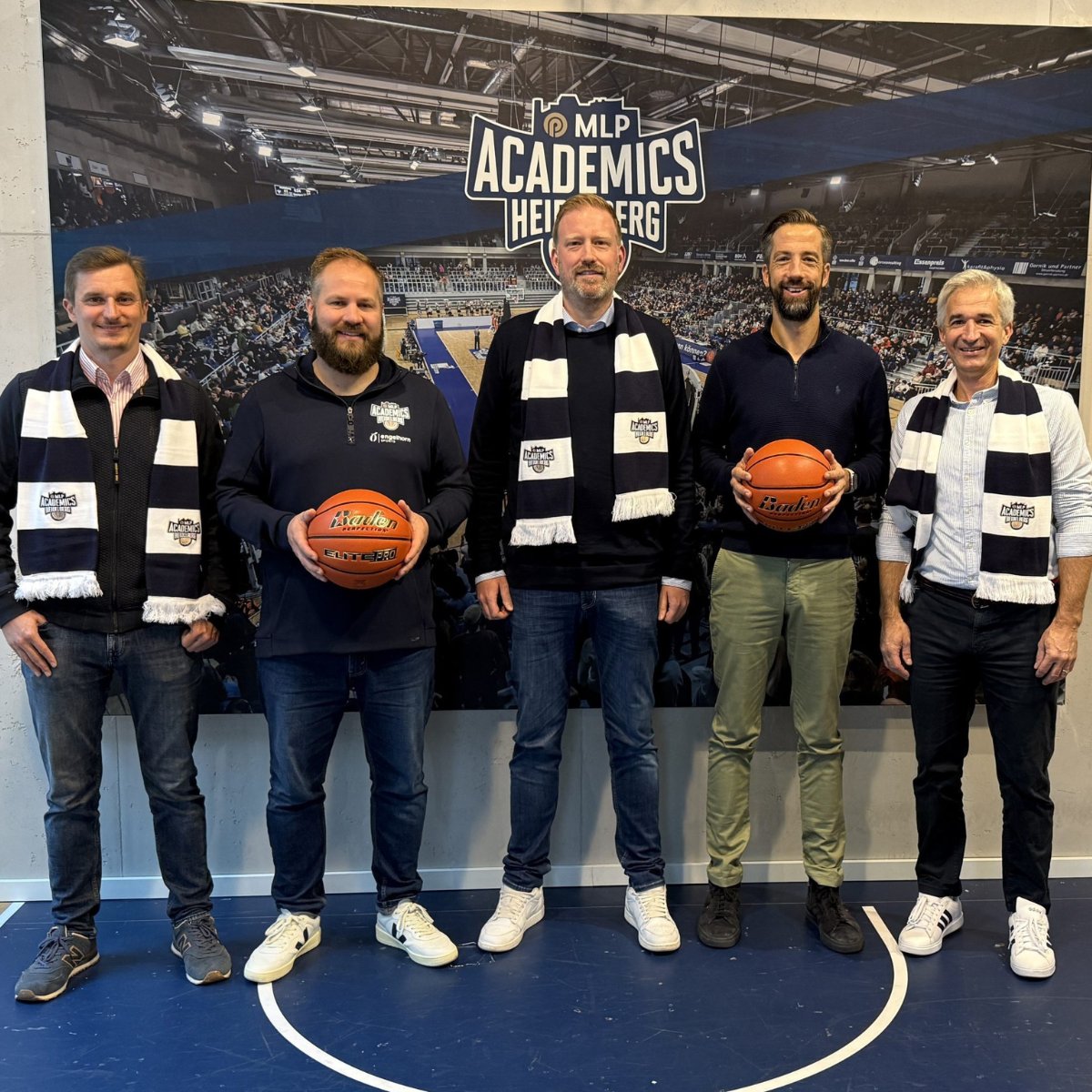 AGIQON's tweet photo. AGIQON x MLP Academics Heidelberg 🏀
Seit 2023 Bronze-Partner der MLP Academics Heidelberg in der BBL. Highlights: 125 Jahre USC Heidelberg, ein „matchworn“ Jaworski-Trikot und das Bayern-Spiel vor 14.000 Fans in der SAP Arena mit unserer Werbebande. Auf viele weitere Erfolge! 🤝 https://t.co/i1LOR4AwH5