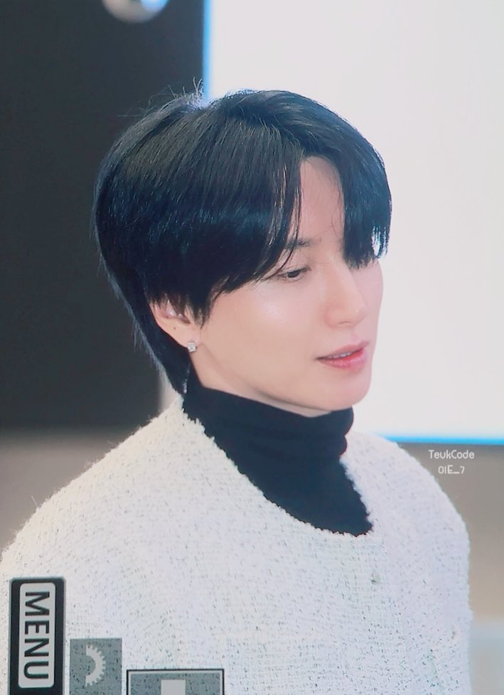 teukcode01E_7's tweet photo. 250214 이특 ✈️ Japan 😍
몰랐지만 여러분 발렌타인데이 축하합니다, ㅋㅋㅋ
Happy Valentine’s Day~~ 
@special1004 
#이특 #leeteuk #superjunior #슈퍼주니어 #イトゥク #利特 #朴正洙 #japan https://t.co/7fCdgSHyXE