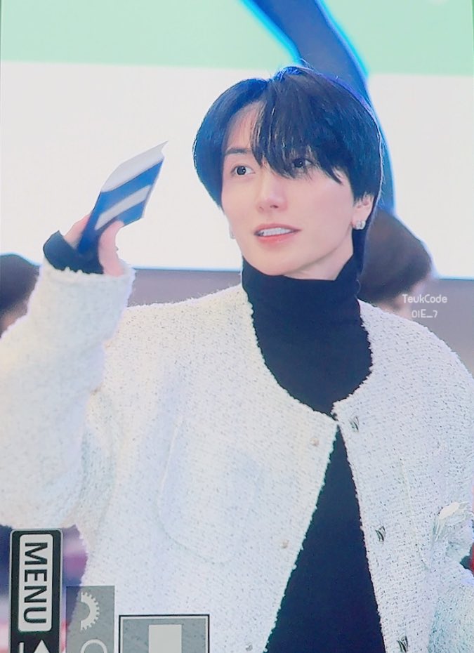 teukcode01E_7's tweet photo. 250214 이특 ✈️ Japan 😍
몰랐지만 여러분 발렌타인데이 축하합니다, ㅋㅋㅋ
Happy Valentine’s Day~~ 
@special1004 
#이특 #leeteuk #superjunior #슈퍼주니어 #イトゥク #利特 #朴正洙 #japan https://t.co/7fCdgSHyXE
