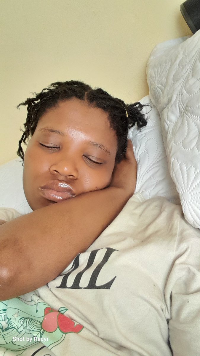 MpeoSerongoane's tweet photo. Give urself  enough  time to sleep  😴 https://t.co/3OWrcKRemI