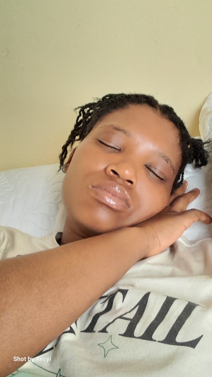 MpeoSerongoane's tweet photo. Give urself  enough  time to sleep  😴 https://t.co/3OWrcKRemI