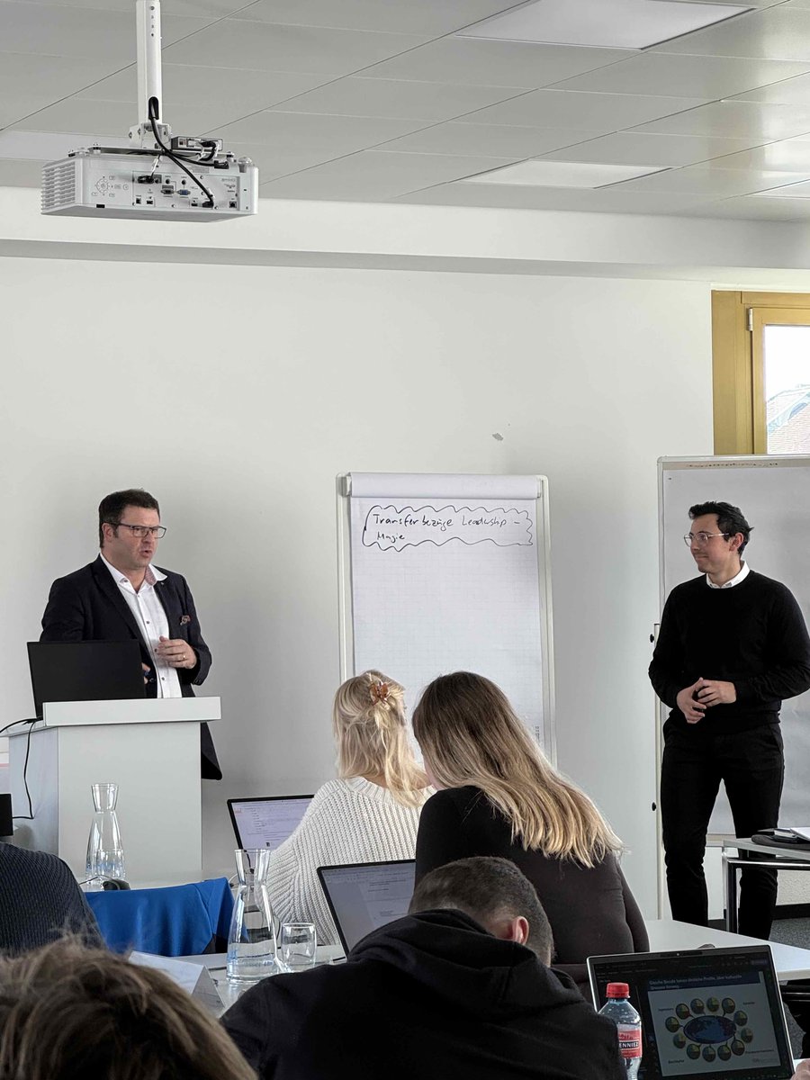 emba_uzh's tweet image. Was sind Erfolgsfaktoren für wirkungsvolle Leadership? Wie gelingt es, erfolgreiche Teams zu bilden? Wie wichtig sind Emotionale Intelligenz und Kompetenz? Fragen wie diese wurden im Modul «Leadership 2» von Prof. Jochen Menges behandelt.
emba.uzh.ch/de.html
#uzh