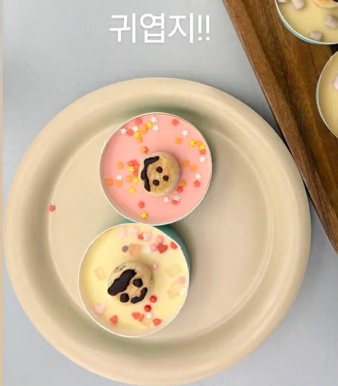 ponY_o_B's tweet photo. 왜 둘만 따로 놔요?😳 https://t.co/b8ErOtZa32