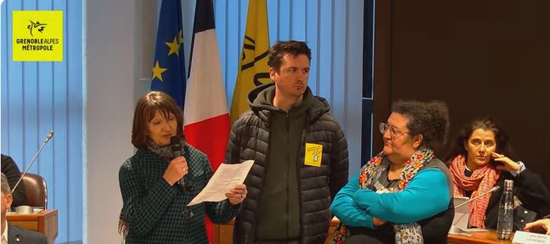Aujourd'hui le collectif des écoles occupées demande aux maires et à l'exécutif Métropolitain d'agir sur les réquisitions de logements vides et nous soutenons cette initiative.