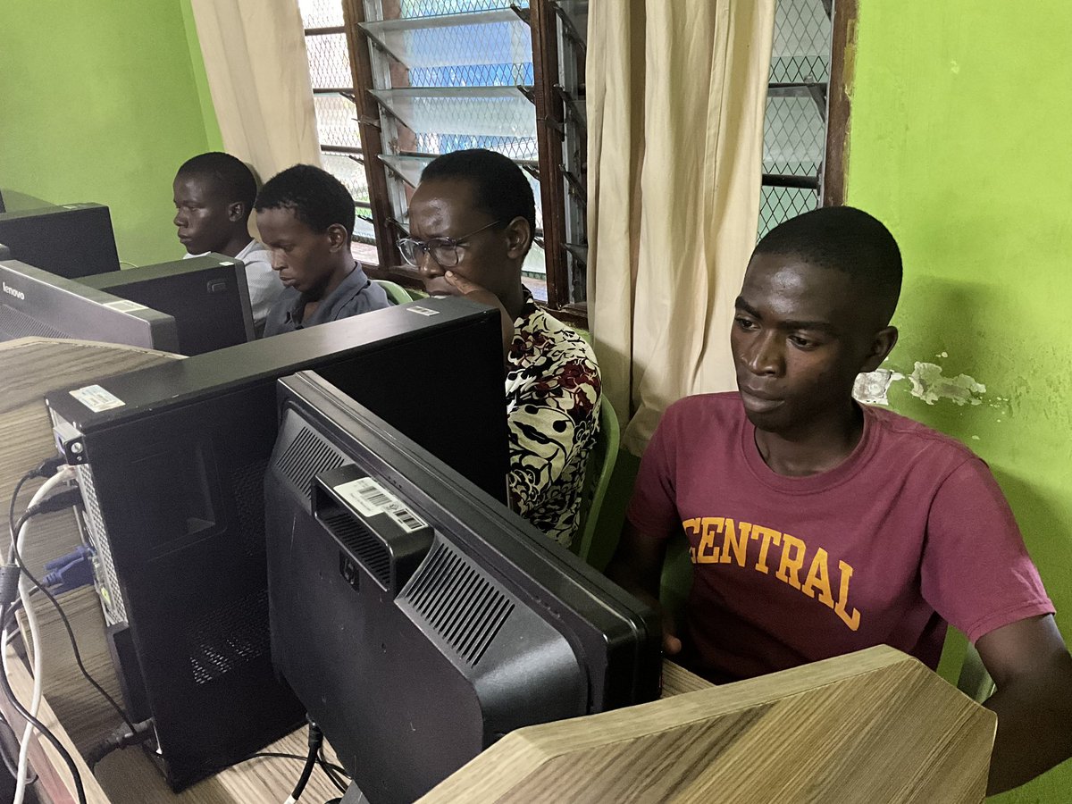 ForIntegrityOrg's tweet photo. 📍Chanuka Na DigiSkills Training
In a world where digital skills are the new currency, staying ahead of the game means constantly evolving and learning.
#FreeDigitalSkills #BridgeDigitalDivide #EnhanceEmployability #BoostInnovation #CombatCorruption #CombatSocialInjustice https://t.co/jEWGvt7LUn