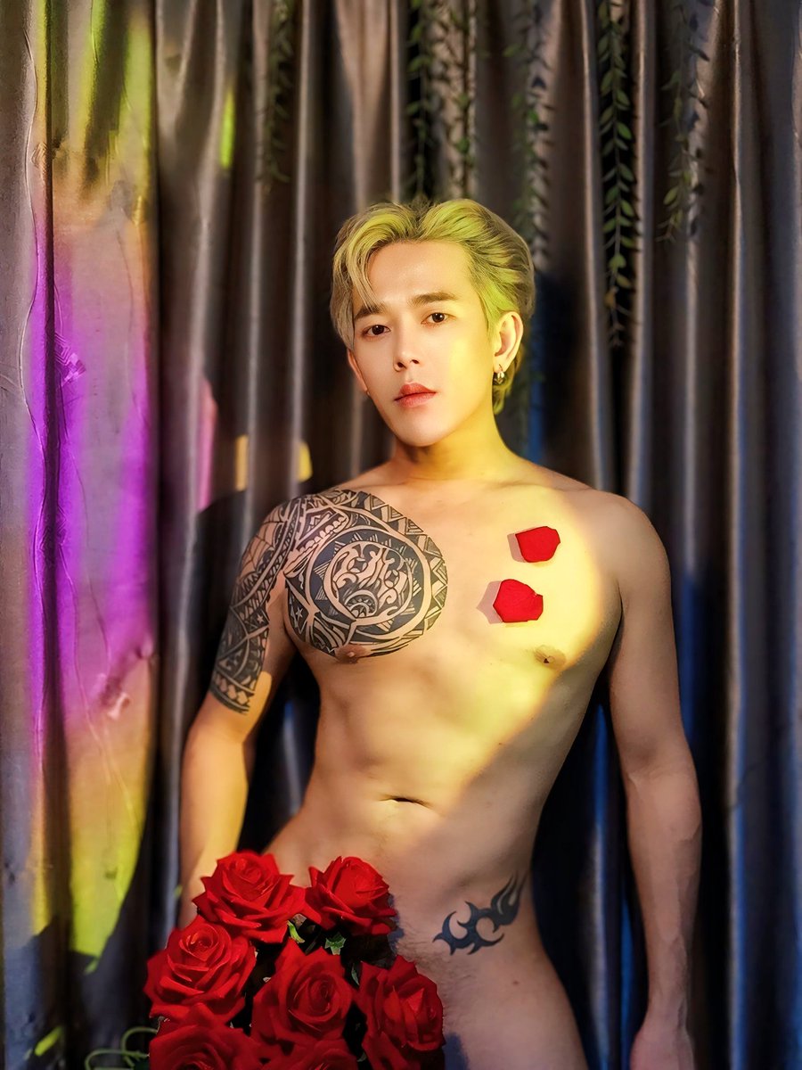 NewasoV2's tweet photo. 🌹14 กุมภาพันธ์​ วันแห่ง​ความรัก​ 🌹
 ถ้าไม่มีใครรัก   ก็แค่เอากันเฉยๆก็ได้❤️ https://t.co/9cRyGaz51R