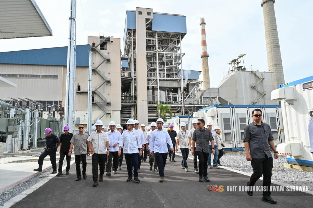datukhensem's tweet image. Premier Sarawak, Abang Jo telah melancarkan Sistem Penyimpanan Tenaga Bateri (BESS) berskala utiliti pertama di Malaysia dengan kapasiti 60 MW di Stesen Janakuasa Sejingkat, Kuching yang diuruskan oleh Sarawak Energy Berhad.

Projek ini telah menelan belanja RM128 juta.
