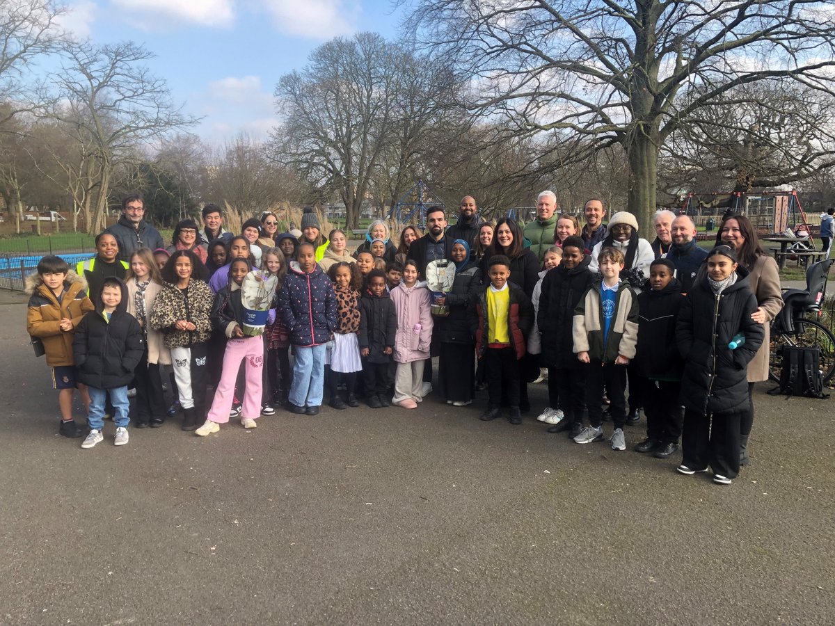 haringeycouncil's tweet photo. 🌳Amazing news for #Tottenham residents ❤️

We're investing £1.5m for eight parks to undergo major #improvements!

It was great to have @metecoban92 join @perayahmet, @ekarkell &amp; @mikehakata in #BruceCastle Park for this important announcement.

👉https://t.co/pTWRkZF7UP https://t.co/quifENVXJE