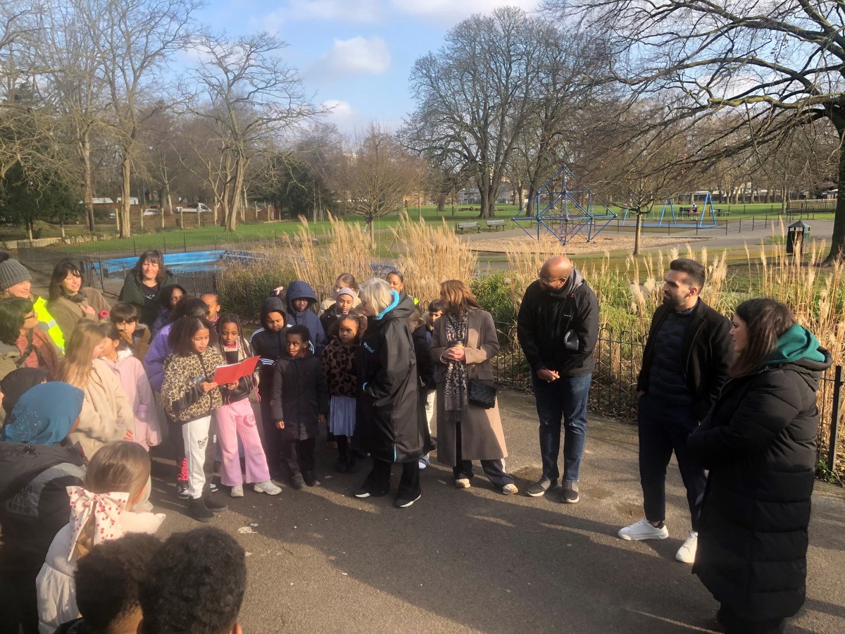 haringeycouncil's tweet photo. 🌳Amazing news for #Tottenham residents ❤️

We're investing £1.5m for eight parks to undergo major #improvements!

It was great to have @metecoban92 join @perayahmet, @ekarkell &amp; @mikehakata in #BruceCastle Park for this important announcement.

👉https://t.co/pTWRkZF7UP https://t.co/quifENVXJE