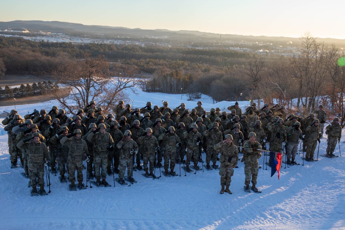 USArmyWHC's tweet image. Snowshoe Training at Fort McCoy!🥶

#USArmyReserve #Soldiers assigned to the 88th Readiness Division ascend Fort McCoy's Whitetail Ridge Ski Hill during snowshoe training on Jan. 25, 2025.

#BeAllYouCanBe #ArmyTeam @USArmyReserve  @USArmy