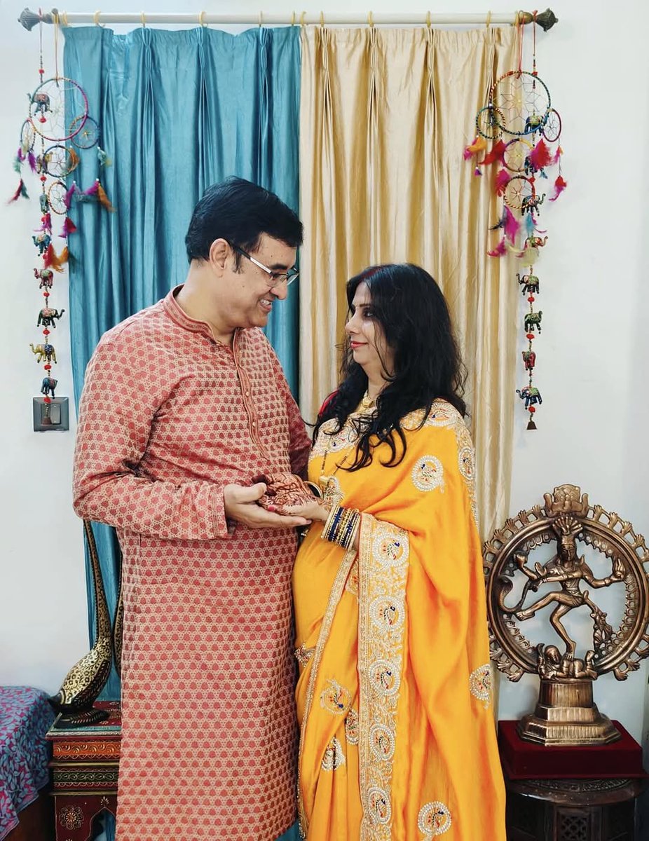 akankshayadava's tweet image. #ValentinesDay

अगर इश्क करो तो आदाब-ए-वफ़ा भी सीखो,
ये चंद दिन की बेकरारी मोहब्बत नहीं होती।
🌹🌹💞💕💝❤️🌹🌹

#AkankshaYadav 💞 #KrishnaKumarYadav
#Valentines #couple #love #HappyValentinesDay #foreverlove @kkyadava