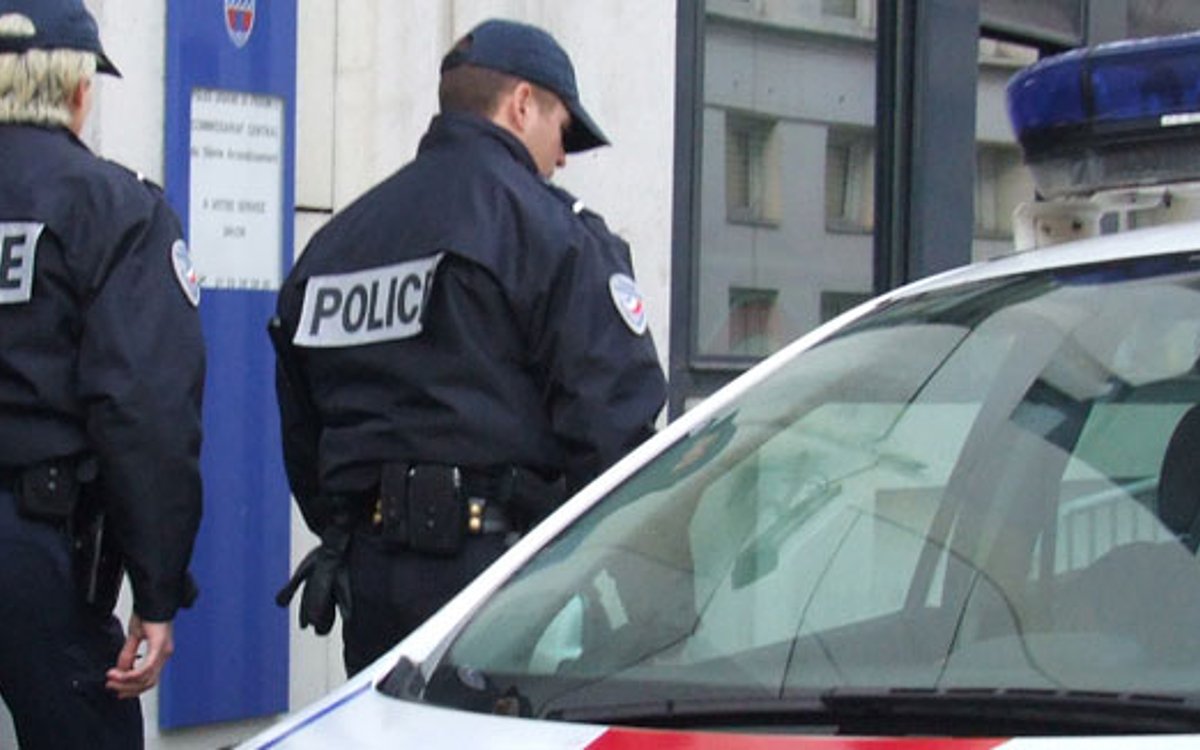 lemondeencrise's tweet photo. 🇫🇷 Une mère de 65 ans et son fils de 42 ans ont été poignardés par un individu marocain de 38 ans. Il a été placé en hôpital psychiatrique. Les deux victimes sont entre la vie et la mort. 
Ce pays part totalement en vrille. 
(Actu 17)
#France #Elias #Chartre https://t.co/RYuoZ4K3dW