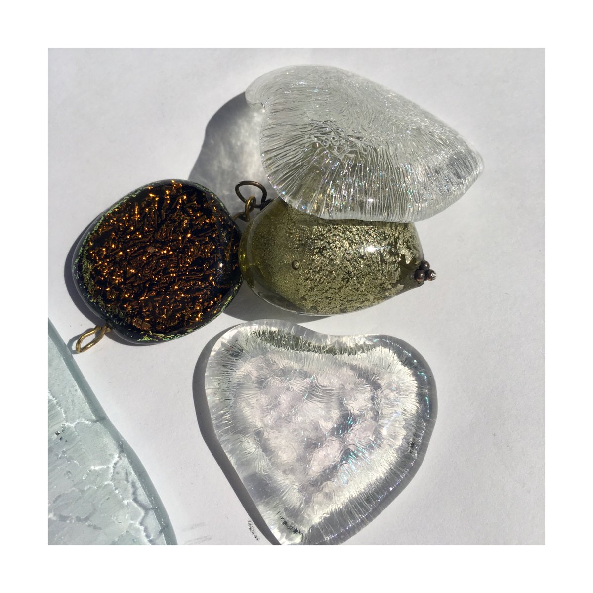 Discover the creative art of glass fusing for jewellery on a 5 week course starting on 25 February in central #lewisham 
In this short course, you'll learn how to make glass pendants using traditional and contemporary techniques.  

Find out more: tinyurl.com/5psewyke