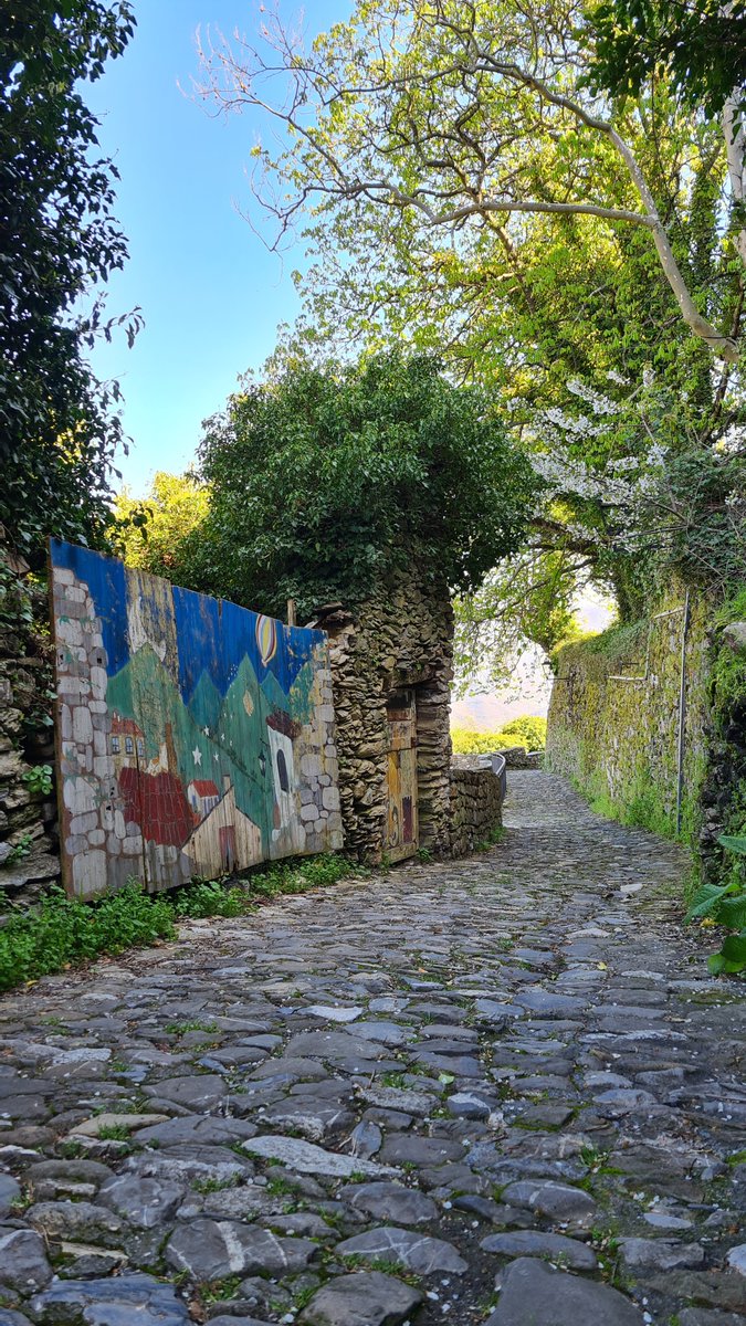 ParcoAlpiLiguri's tweet photo. 📸😍 Alcuni scorci dei borghi storici dell'Alta Valle Argentina.
📍 Triora
📍 Glori
📍 Verdeggia
#altavalleargentina #triora #moliniditriora #verdeggia #glori #parcoalpiliguri https://t.co/MxvEiGhbrJ