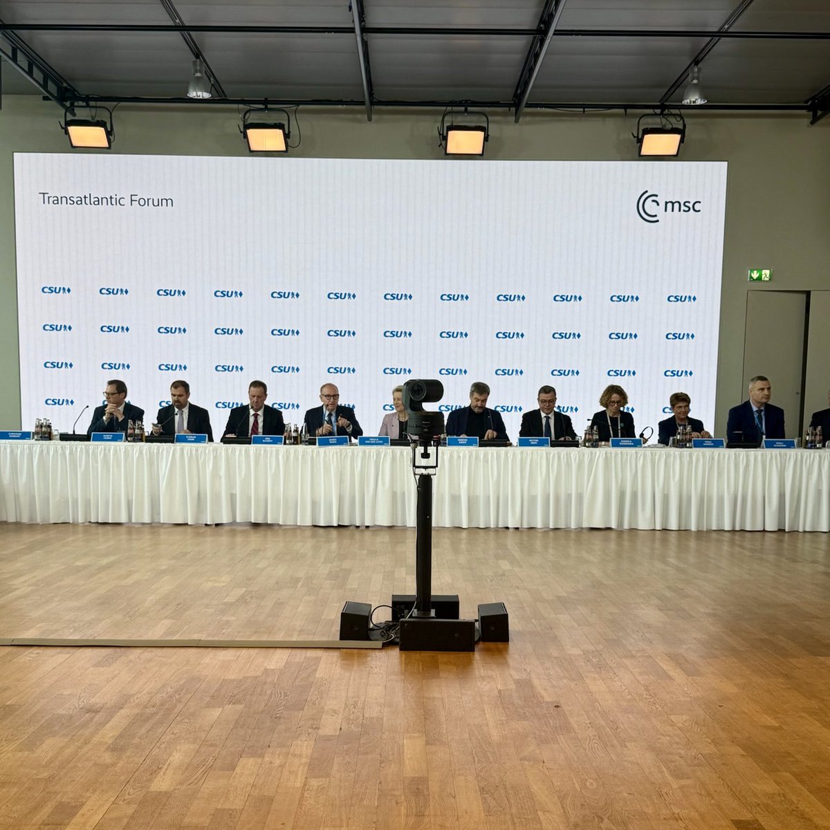 Transatlantisches Forum der <a href="/CSU/">CSU</a> mit <a href="/vonderleyen/">Ursula von der Leyen</a>. Wichtige Weichenstellungen in turbulenten Zeiten – jetzt heißt es, im Gespräch zu bleiben! #MSC #München