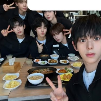 Global_Jeongwoo's tweet photo. 250214📸 ahof_official IG -- #AskAHOF
👤: Show some pictures with the members!
Chih En: I don't have many pictures, I'll try to take more.
#SEO_JEONGWOO #AHOF #서정우 #아홉 @AHOF_official https://t.co/KD2NAfjZ01