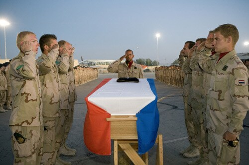 hansdamen's tweet photo. Eén dag na 11 september 2001 reageerden de leden van  @nato onvoorwaardelijk op het Amerikaanse inroepen  van Artikel 5 van NAVO-verdrag. Zonder voorwaarden vooraf, zonder financiele eisen; was de consensus dat de aanval op één, een aanval op allen was. https://t.co/Mckyvq7vNg