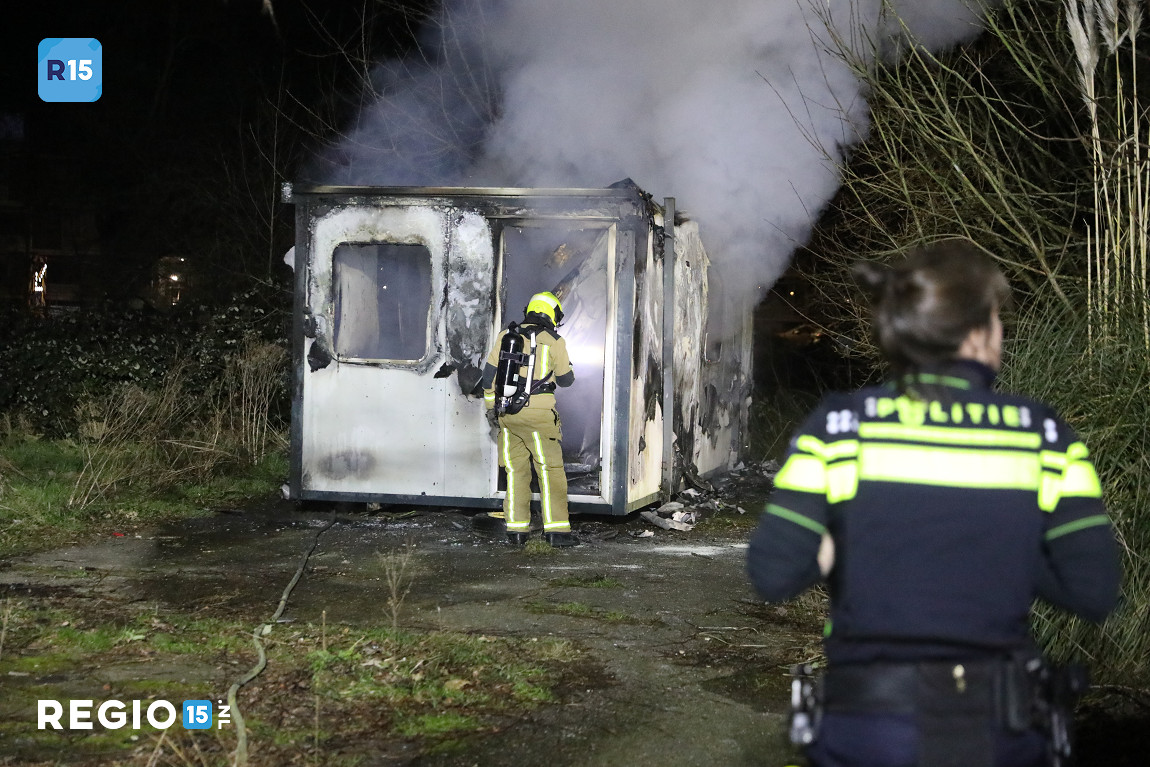 Brand verwoest portacabin aan Ambachtsweg Wateringen