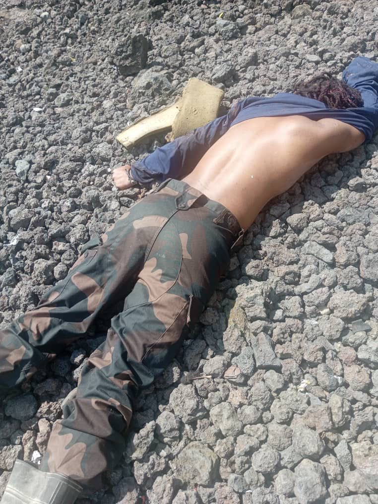 YvesBuya1's tweet photo. #RDC… Assassinat de l’artiste IDENGO… Le Président @moise_katumbi réagit…
Idengo #Delcat était un artiste engagé contre l'arbitraire et la tyrannie, et qui aimait sincèrement son pays la #RDC.
Dans notre pays où règnent l'injustice, les antivaleurs et qui manque cruellement de repères, il était pour beaucoup de nos jeunes, un modèle, un exemple.
Je condamne avec la plus grande fermeté son lâche assassinat.
Mes plus vives condoléances à sa famille à laquelle j'avais rendu visite en novembre 2023 quand Idengo avait été jeté en prison pour ses idées.
Ses meurtriers, quels qu'ils soient, doivent être rapidement identifiés et très sévèrement condamnés.
