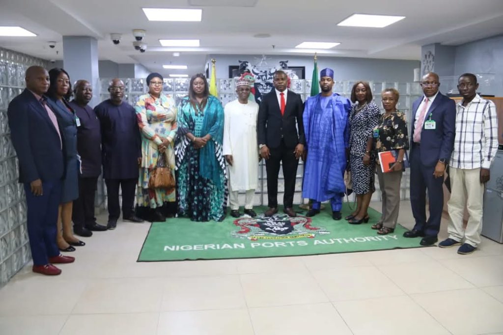 ugofamous's tweet image. On Wednesday, 12th February 2025, the Registrar/CEO of CRFFN, Mr. Kingsley Onyekachi Igwe, paid a courtesy visit to the MD of NPA, Dr. Abubakar Dantsoho. 
Their discussions focused on strengthening partnerships and enhancing industry growth.
 #MaritimeDevelopment #CRFFN #NPA&quot;
