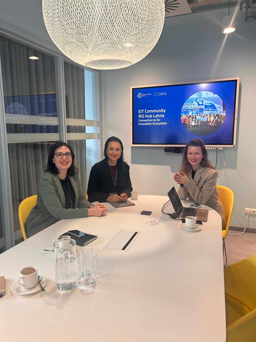 IsraelinLatvia's tweet photo. Izraēlas vēstniece Latvijā @SandraSimovich šonedēļ tikās ar Latvijas inovāciju ekosistēmas pārstāvniecības "@EITeu Community RIS Hub Latvia" vadītāju @ADolmate un @RTU_LV inovāciju prorektori Lieni Briedi, lai iepazītos ar inovāciju ekosistēmu Latvijā. Vienlaikus, tika pārrunāta nākotnes sadarbība starp abām valstīm šajā jomā.