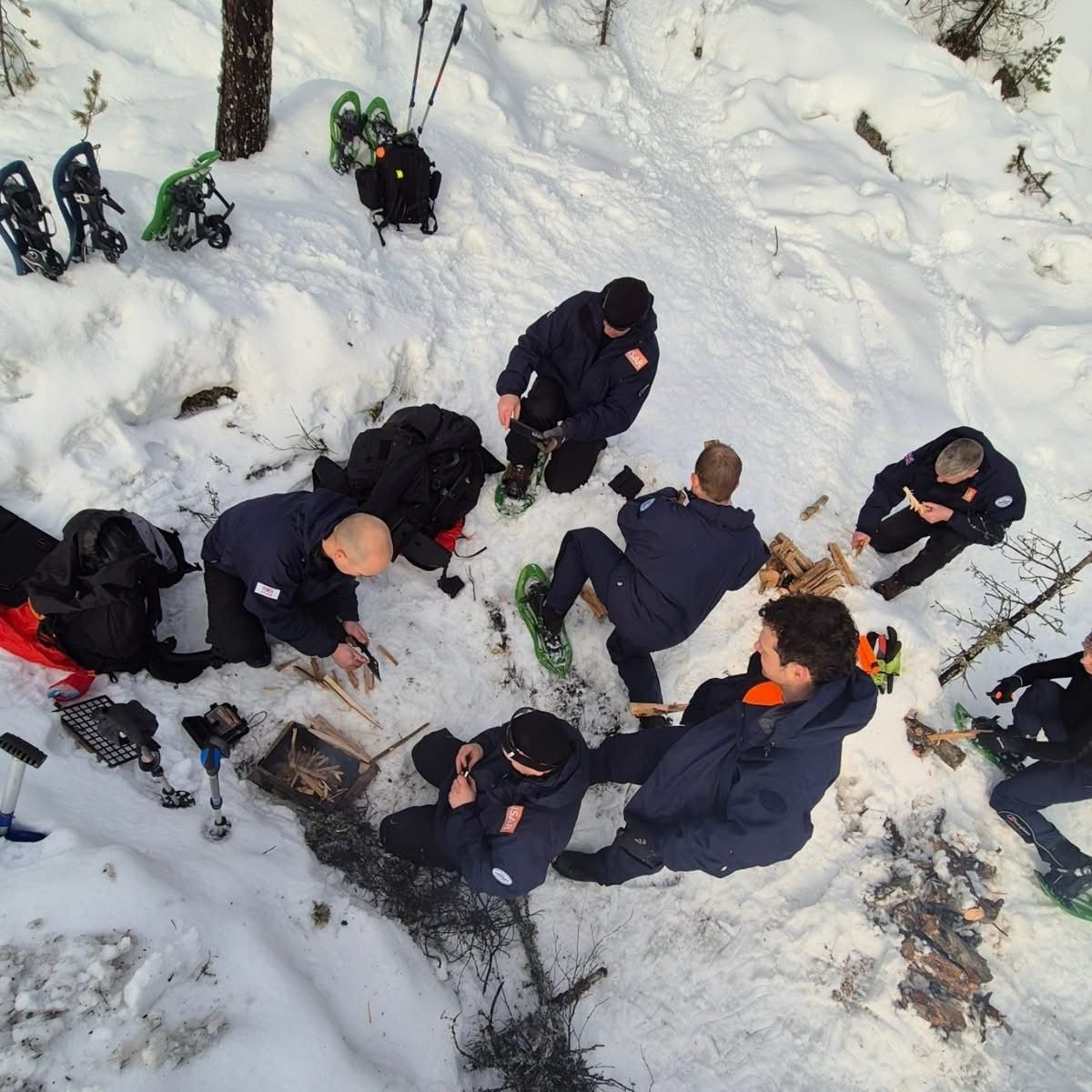 #UKISAR team pushing limits in extreme cold! ❄️ Training for survival, navigation &amp; wide-area search operations—sharpening skills in tracking, shelter building, fire lighting &amp; more. Prepared for any mission, any condition. #SearchAndRescue #ColdWeatherOps #TrainHard #UKISAR
