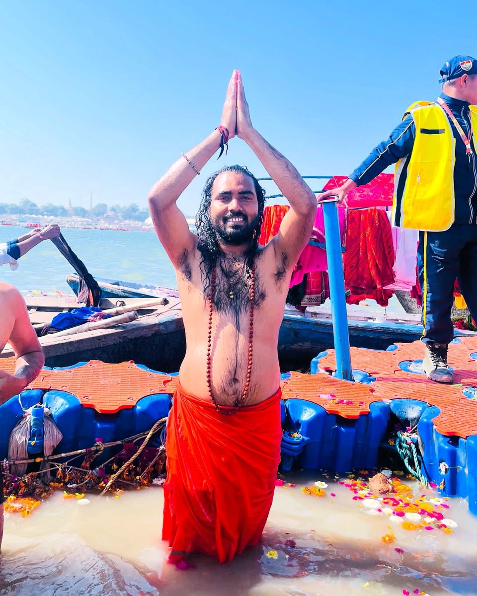 satyaprakash_ji's tweet photo. आज तीसरा त्रिवेणी संगम स्नान…महाकुंभ प्रयागराज 

हर हर गंगे, हर हर महादेव... प्रयागराज 😍❤️
@MahaaKumbh
@MahaKumbh_2025
@KumbhMela2025 @PrayagrajKumbh @satyaprakash_ji @ShivShaktiDhamS

#Prayagraj #Mahakumbh #prayag #prayagrajcity #prayaga #SatyaprakashjiMaharaj #prayagrajkumbh #prayagamartin #prayagraj_official #mahakumbh2025 #kumbh2025 #up #sangam #myogiadityanath #triveni #kumbh #jaishreeram #sangam #ganga #prayabylb #kumbhmela #kumbhmela2025 #Satyaprakashji #swamisatyaprakashji #ShivShaktiDhamSheoganj #sirohi #Sheoganj #Sumerpur