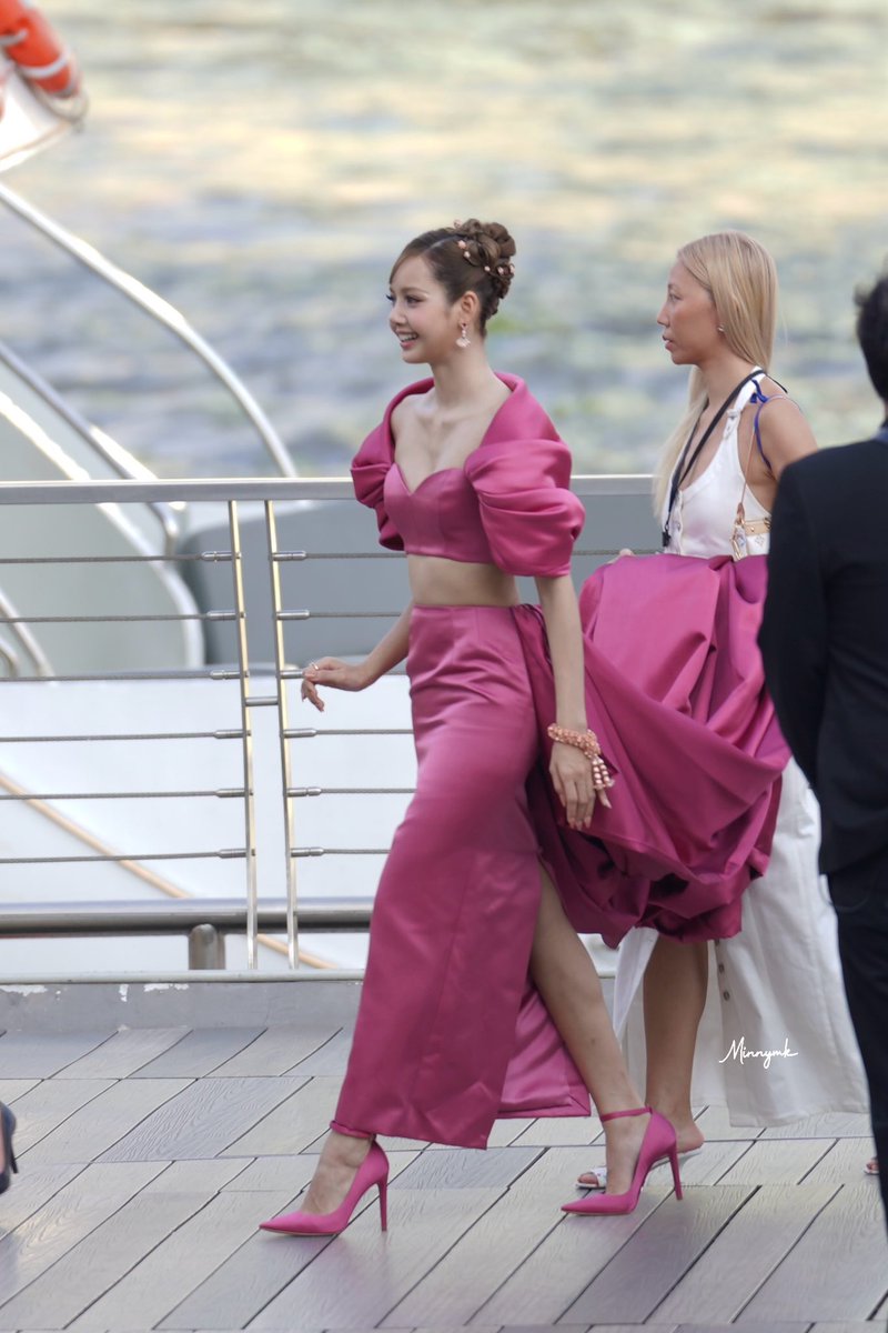 Pretty girl walk like this

LISA X THE WHITE LOTUS
#LISAatTWLBangkokPremiere
#LISA