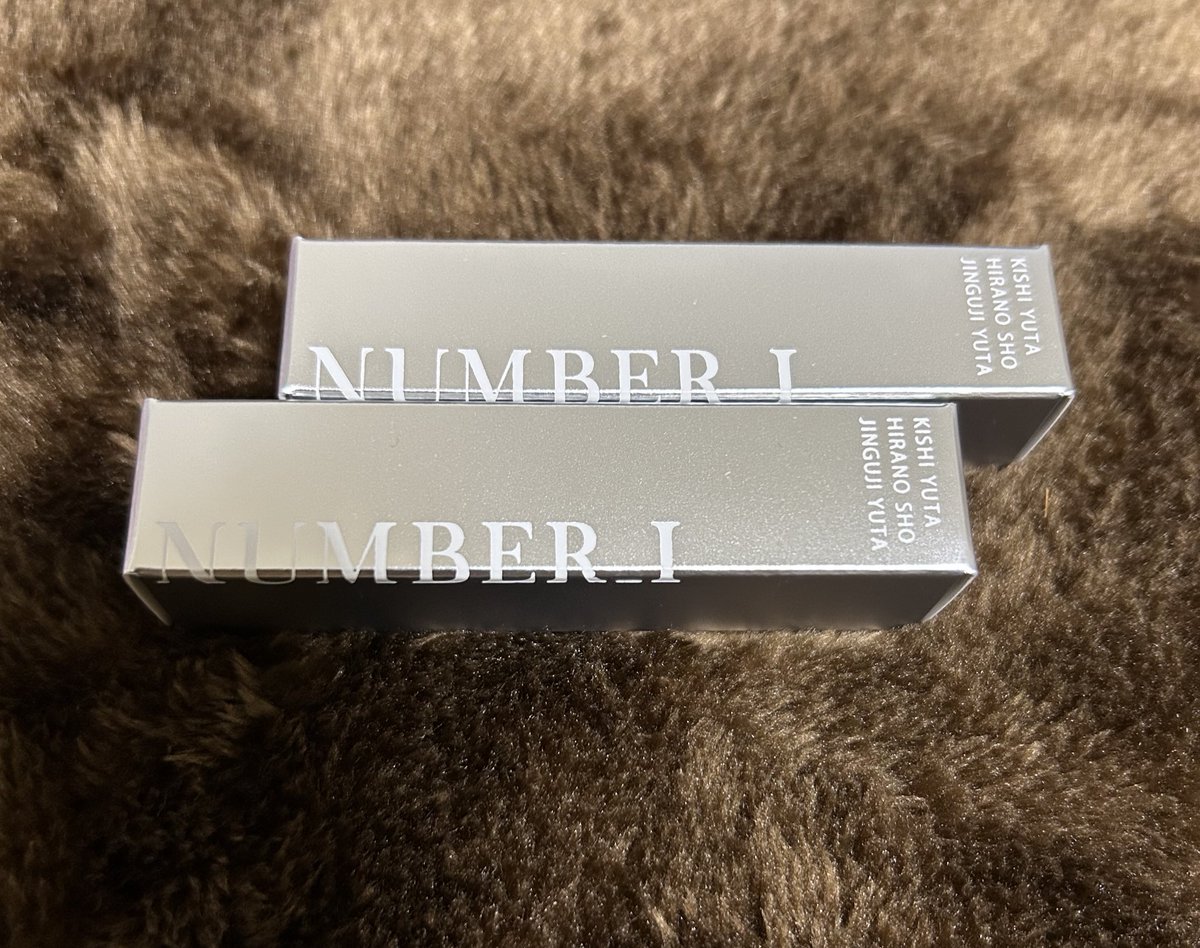 mokomokousako14's tweet image. リップバーム💄届いた😍✨
着日指定してあった🥹❤️🩵💜
愛がすごくて嬉しいよ😭

箱開けたかったけど破れそうで怖かったから後でゆっくり愛を込めて開けたいと思います🥰

#iLip 
#Number_i