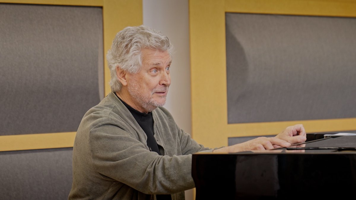 RTVECatalunya's tweet image. 📢 #Enrouter | Demà al #Bages Thais Villas descobreix com la tecnologia ha canviat la manera de crear i consumir cultura

🎹 Allà coneix @manelcamp que toca el piano acompanyat d&apos;#IA!

👉 A les 10:30h a @La1_tve i a RTVE Play Catalunya
🔗 rtve.es/v/16286316