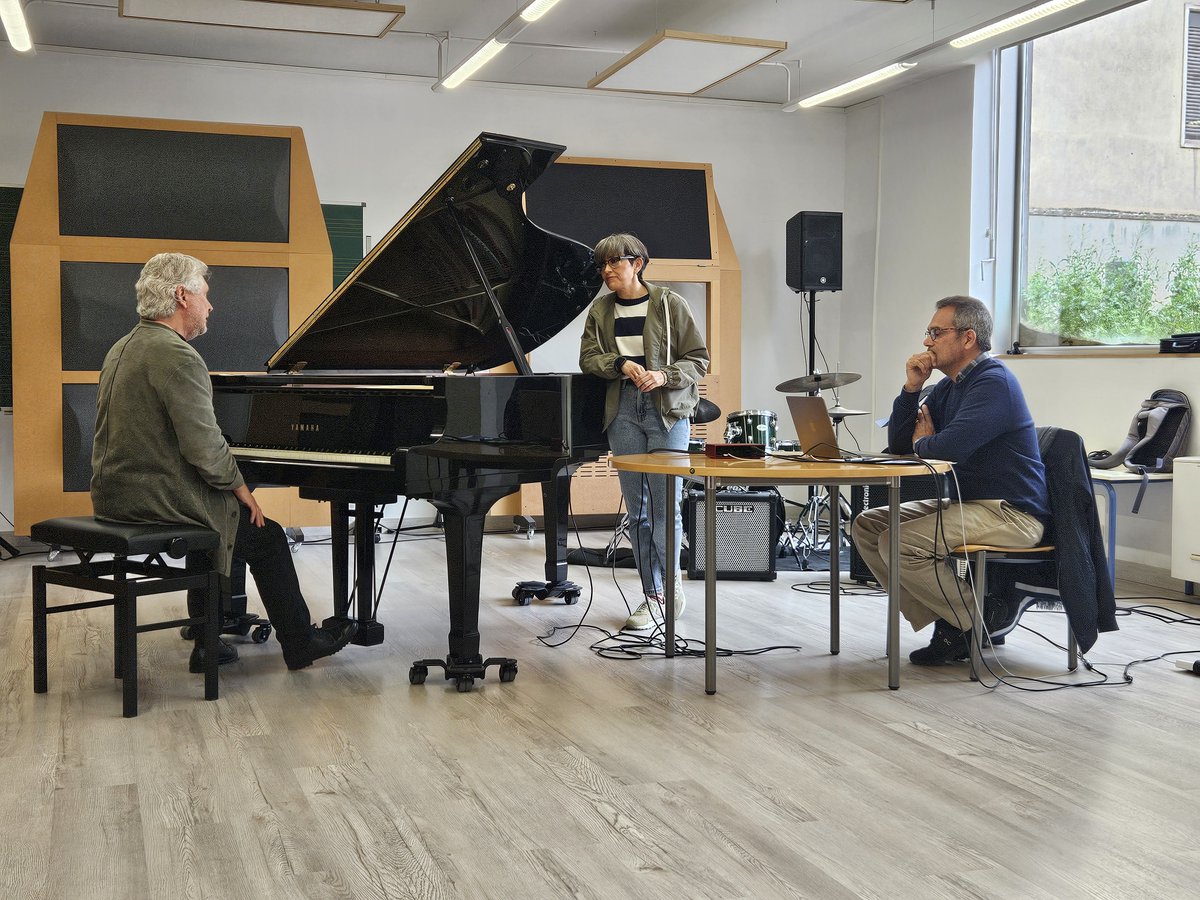 RTVECatalunya's tweet image. 📢 #Enrouter | Demà al #Bages Thais Villas descobreix com la tecnologia ha canviat la manera de crear i consumir cultura

🎹 Allà coneix @manelcamp que toca el piano acompanyat d&apos;#IA!

👉 A les 10:30h a @La1_tve i a RTVE Play Catalunya
🔗 rtve.es/v/16286316