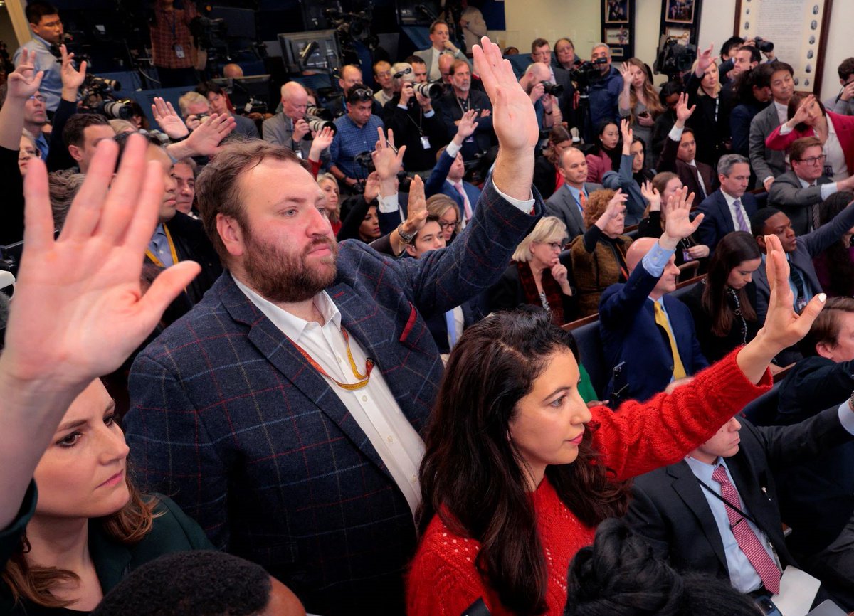 📢 Depuis des mois, Donald Trump multiplie les attaques verbales contre les médias. Comment son retour a-t-il impacté les journalistes qui le suivent au quotidien ? <a href="/mariusjl1/">Marius Joly</a>  a posé la question à quatre correspondants à la Maison Blanche 👇
larevuedesmedias.ina.fr/node/2455