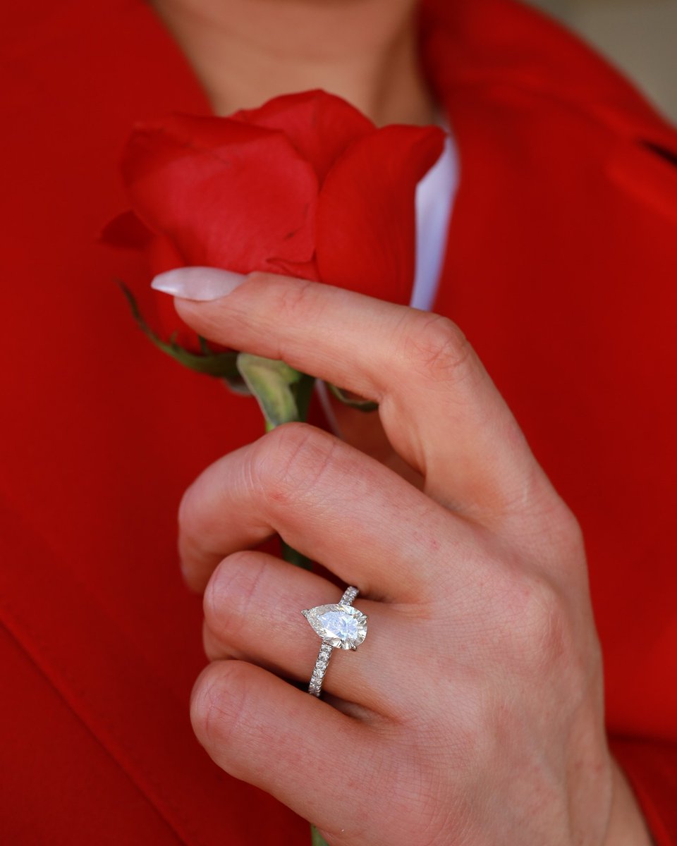 Harmonyjewelsld's tweet image. Seeing ❤️ everywhere... or is it just us? 😏
HAPPY VALENTINE´S DAY!!
Swipe through and feel the love! 💌

#rubyengagementring #valentinesday #valentines #londonjewelers #londonjeweler #engagementring #engagementringsph #engagementringideas #engagementringgoals