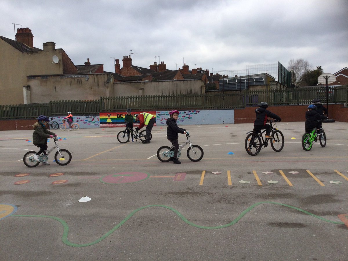 year3ijs tweet media