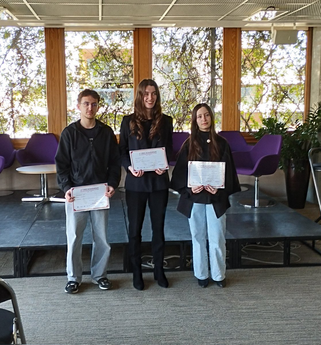 Académie de Lyon (@academielyon) on Twitter photo Aujourd'hui, à la <a href="/banquedefrance/">Banque de France</a> de Lyon, remise du prix de l'excellence économique à 3 lycéens de l'académie dont la lauréate académique Lorena Balme en présence du recteur <a href="/DugripOlivier/">Olivier Dugrip</a> et de la directrice régionale Mme Kathie Werquin-Wattebled. Félicitations à nos 3 primés ! Aujourd'hui, à la <a href="/banquedefrance/">Banque de France</a> de Lyon, remise du prix de l'excellence économique à 3 lycéens de l'académie dont la lauréate académique Lorena Balme en présence du recteur <a href="/DugripOlivier/">Olivier Dugrip</a> et de la directrice régionale Mme Kathie Werquin-Wattebled. Félicitations à nos 3 primés !