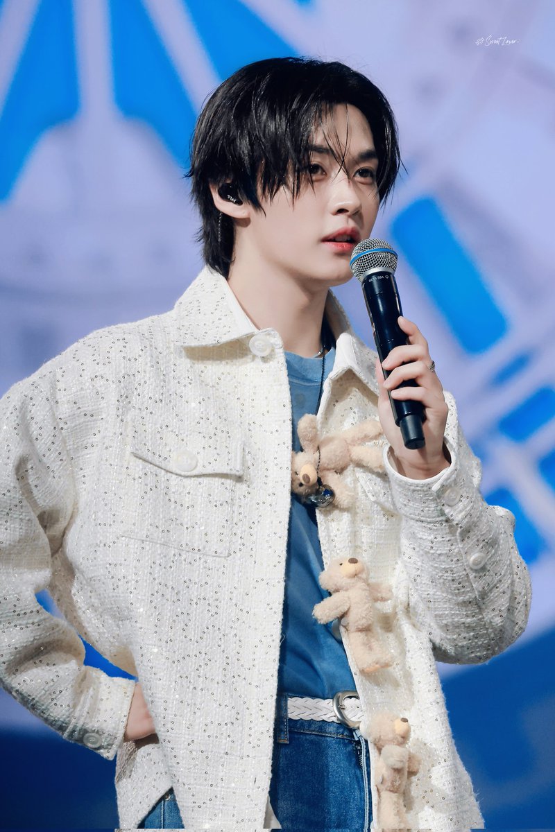 250214

#Straykids #스트레이키즈  
#Leeknow #리노