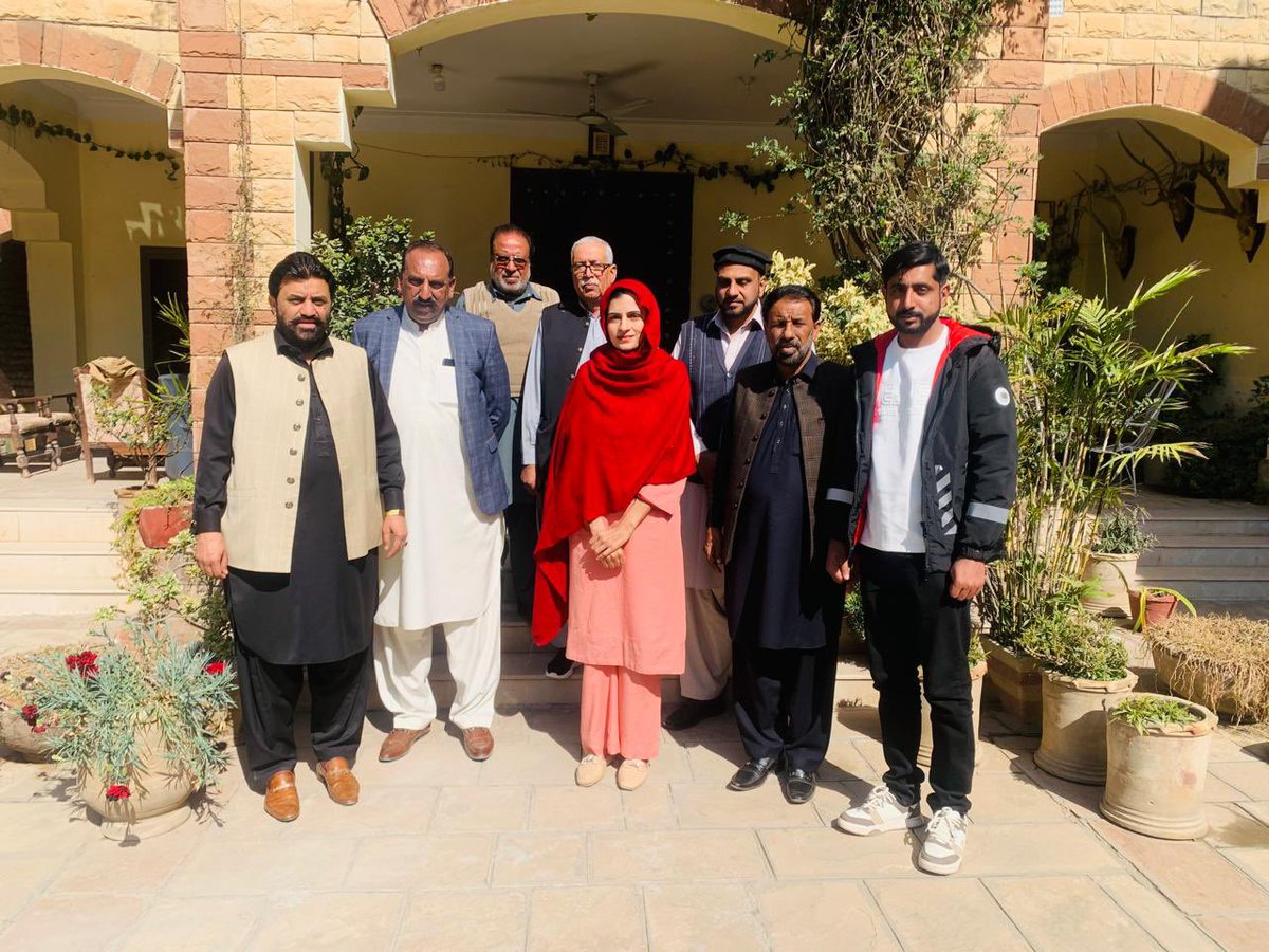sultan_mehwish's tweet photo. Malik Waseem Karamat Awan visited Sultan House, Choa Saidan Shah, accompanied by former Nazim Malik Sher Azam Awan, Malik Shehzad Awan, Qazi Mubeen, Haji Khalil-ur-Rehman, and Malik Baqar Awan. They discussed the current political situation and various issues #Constituencymatters https://t.co/piqAgp7Mf9