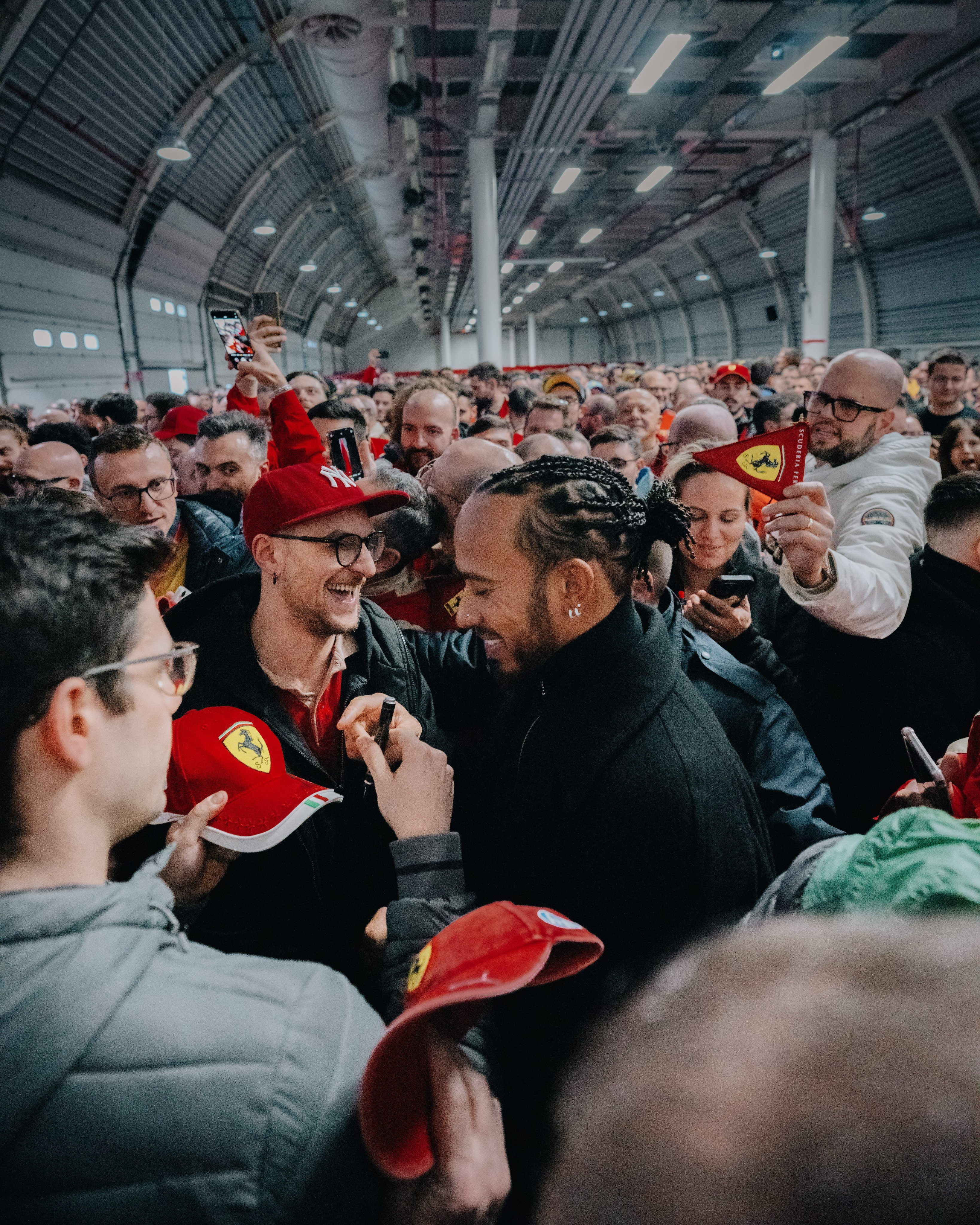 Ferrari family photo: F1 team gathers with Lewis Hamilton and Charles Leclerc before restarting | ScuderiaFans.com