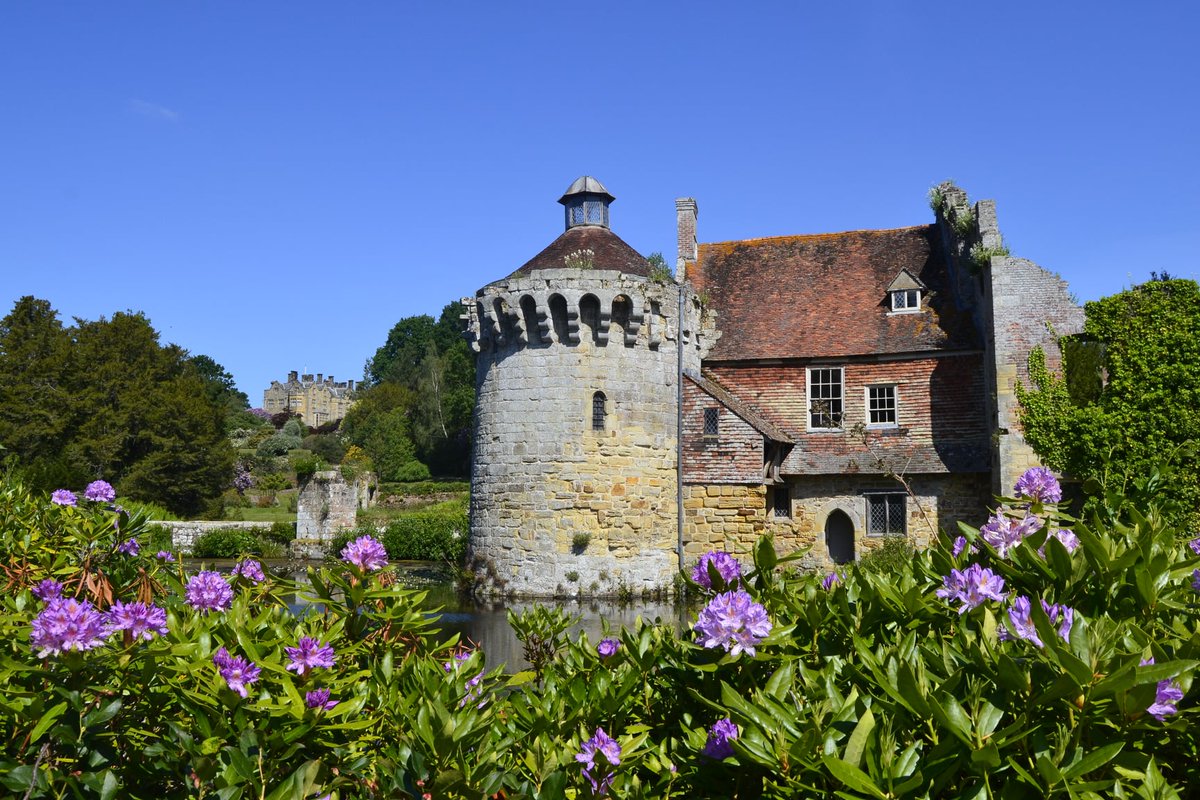 BrooklandTravel's tweet photo. Our favourite things about Scotney Castle Gardens 🌿✨

It is undoubtedly a must-see garden, which is why we’ve made it a stop on our Glorious Gardens of England Tour with Sue Robinson (22 - 25 June 2025) 🌸💚

Find out more here; https://t.co/GAn7CRCQ0R****

#ScotneyCastle https://t.co/GHdHMz2ZCq
